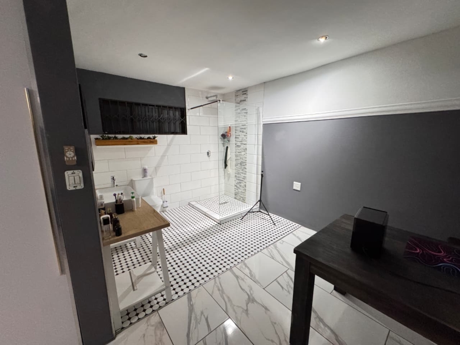 3 Bedroom Property for Sale in Roodekop Gauteng