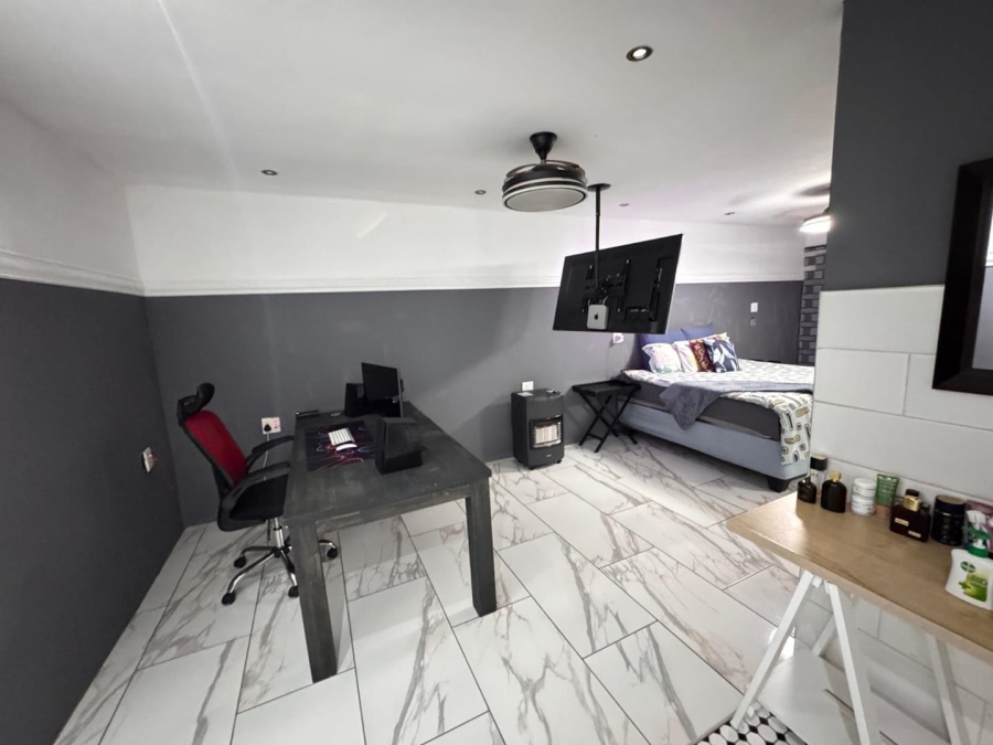 3 Bedroom Property for Sale in Roodekop Gauteng