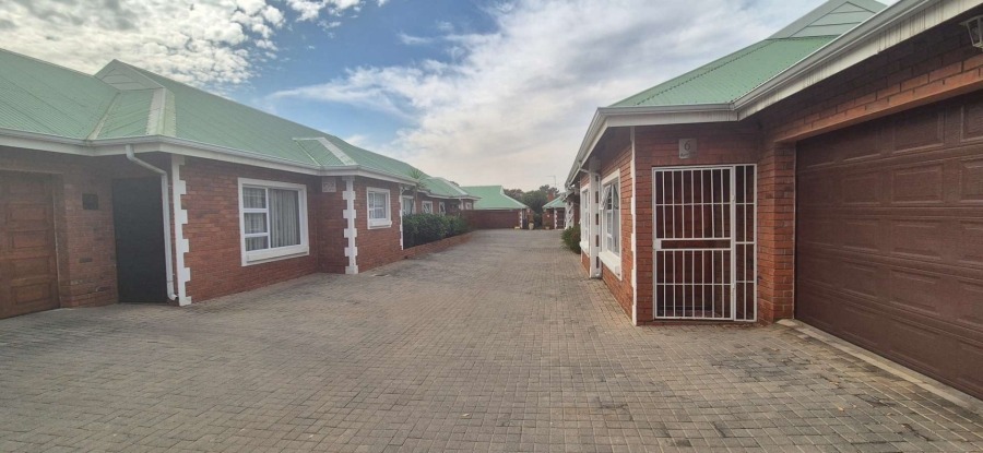 3 Bedroom Property for Sale in New Redruth Gauteng