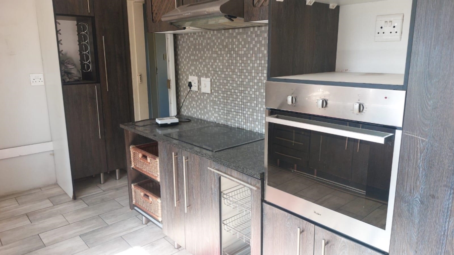 To Let 3 Bedroom Property for Rent in Randhart Gauteng