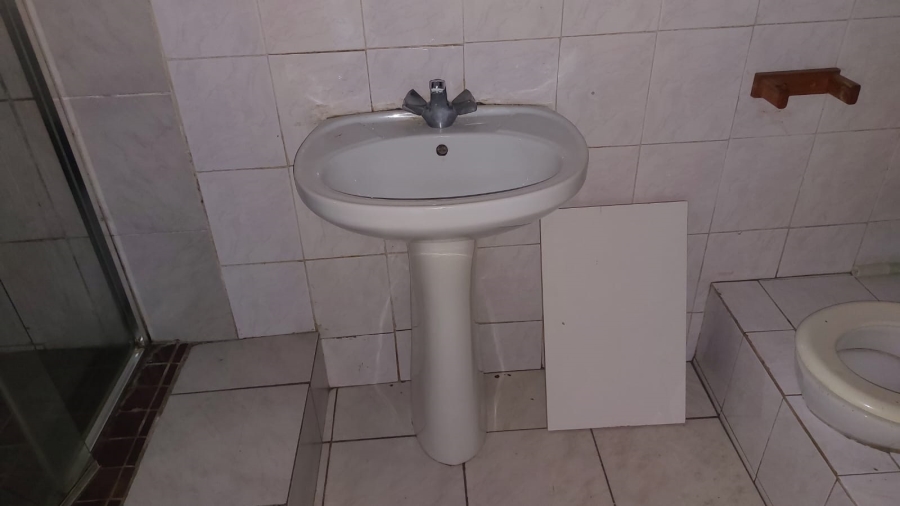 To Let 3 Bedroom Property for Rent in Randhart Gauteng
