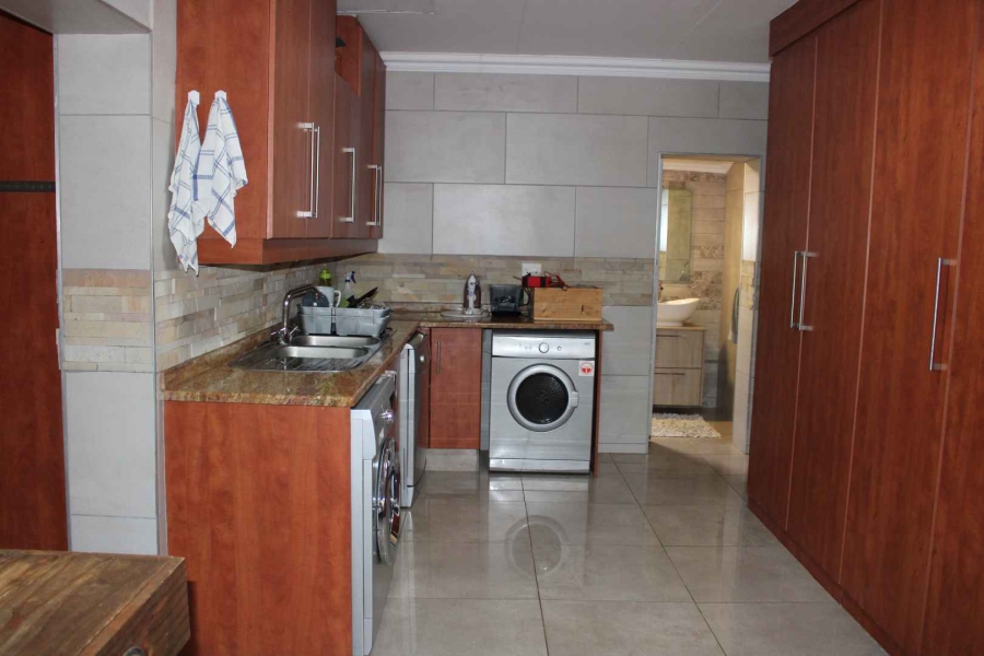5 Bedroom Property for Sale in Blue Saddle Ranches Gauteng