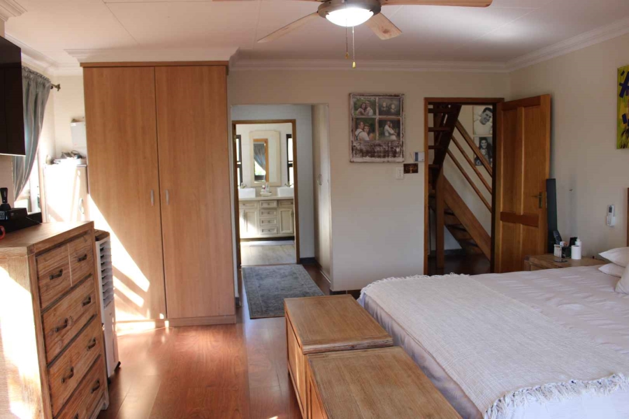5 Bedroom Property for Sale in Blue Saddle Ranches Gauteng
