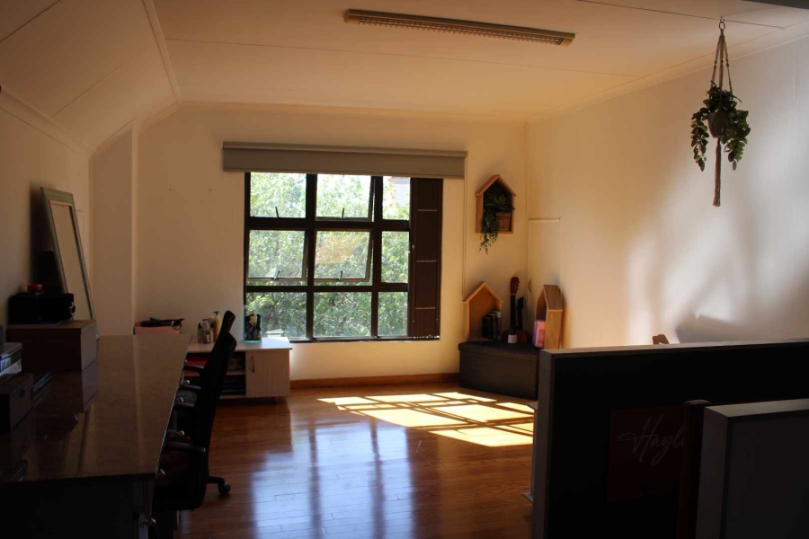 5 Bedroom Property for Sale in Blue Saddle Ranches Gauteng