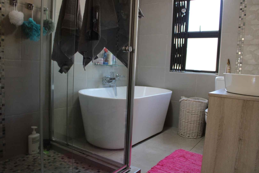 5 Bedroom Property for Sale in Blue Saddle Ranches Gauteng