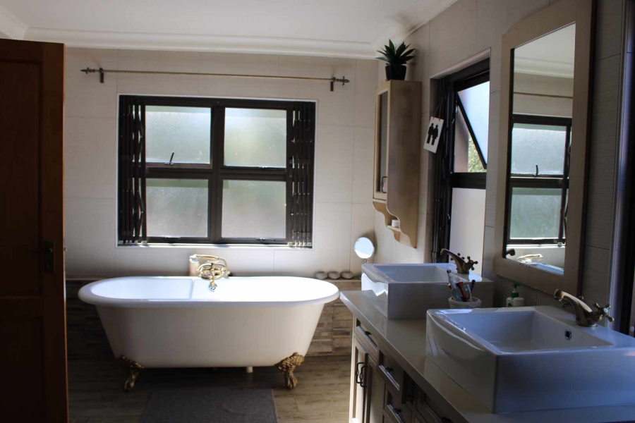 5 Bedroom Property for Sale in Blue Saddle Ranches Gauteng