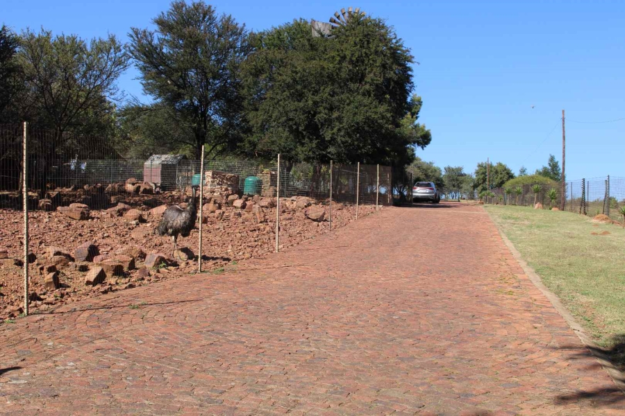 5 Bedroom Property for Sale in Blue Saddle Ranches Gauteng