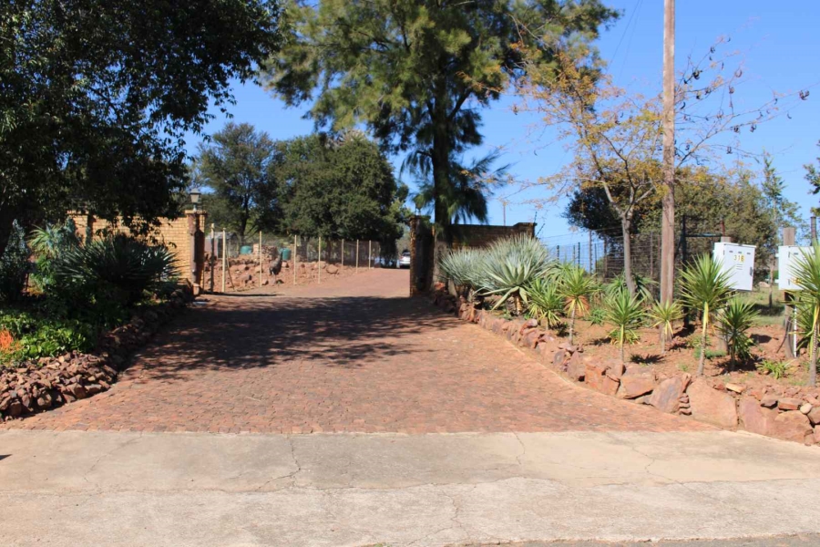 5 Bedroom Property for Sale in Blue Saddle Ranches Gauteng