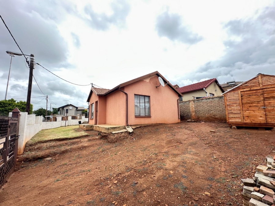 To Let 2 Bedroom Property for Rent in Lotus Gardens Gauteng