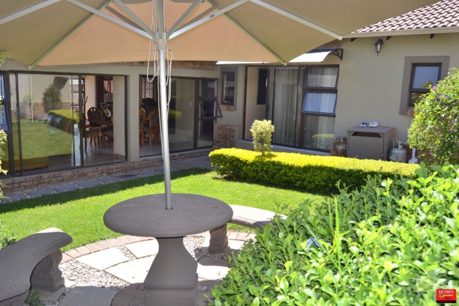 4 Bedroom Property for Sale in Thatchfield Estate Gauteng