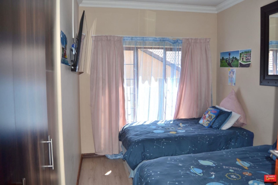 4 Bedroom Property for Sale in Thatchfield Estate Gauteng