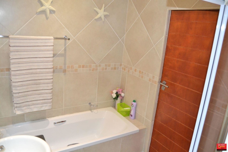 4 Bedroom Property for Sale in Thatchfield Estate Gauteng