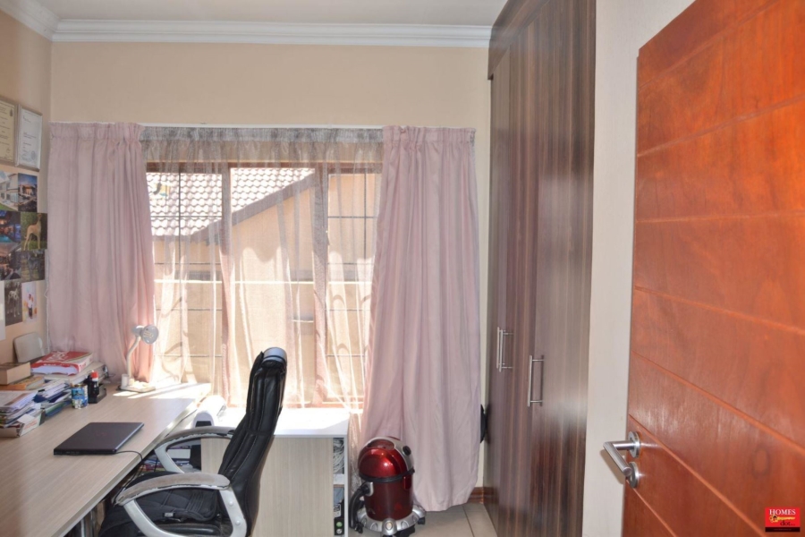 4 Bedroom Property for Sale in Thatchfield Estate Gauteng