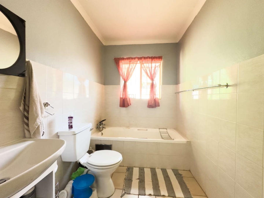 3 Bedroom Property for Sale in Wapadrand Gauteng