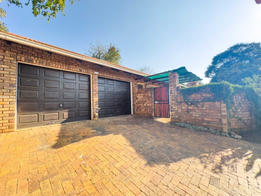 3 Bedroom Property for Sale in Wapadrand Gauteng