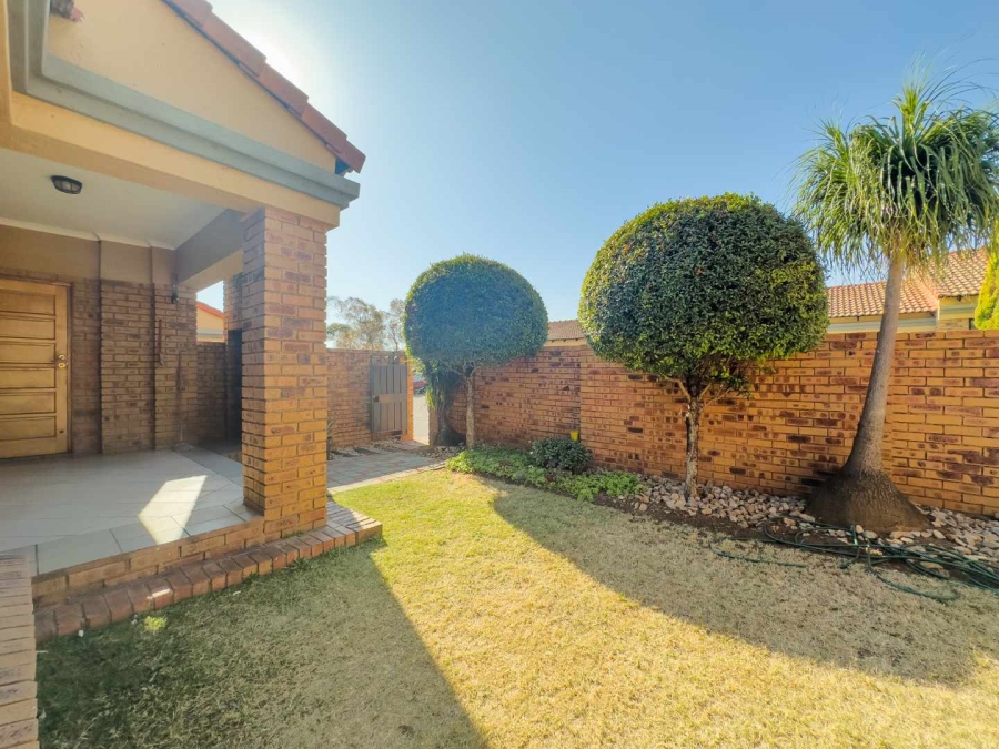 2 Bedroom Property for Sale in Equestria Gauteng