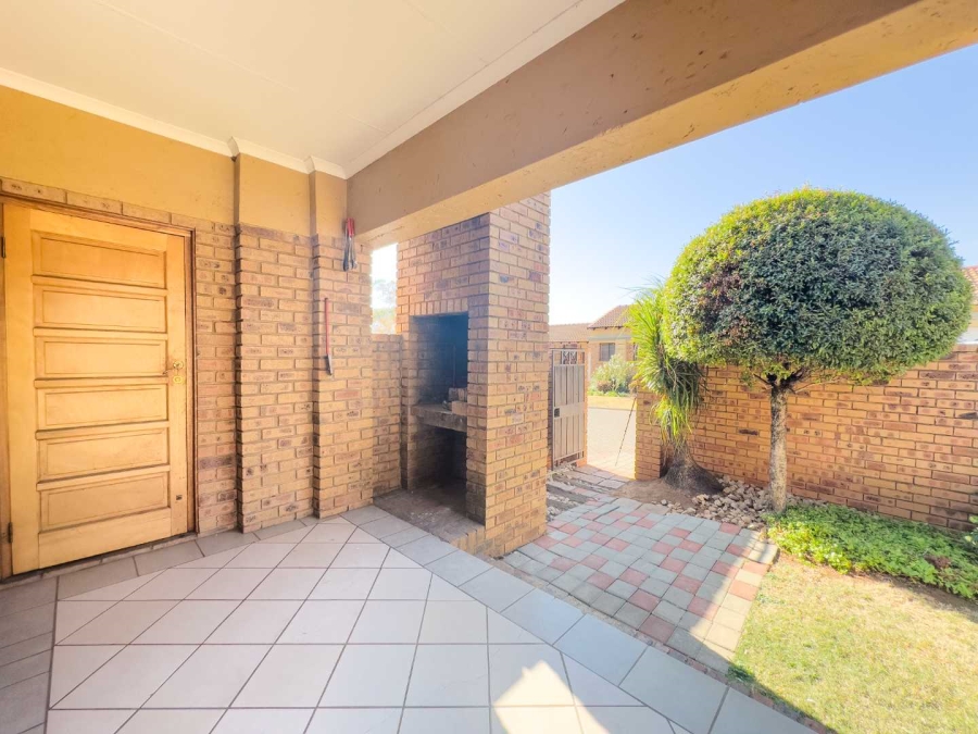 2 Bedroom Property for Sale in Equestria Gauteng