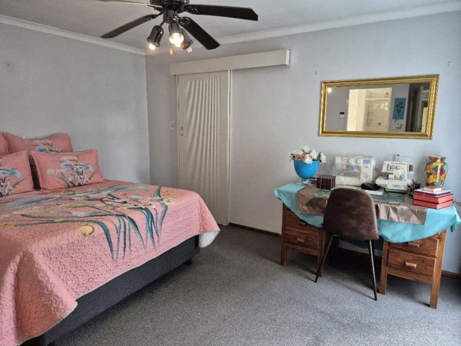 5 Bedroom Property for Sale in Sunward Park Gauteng