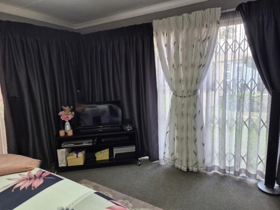 5 Bedroom Property for Sale in Sunward Park Gauteng