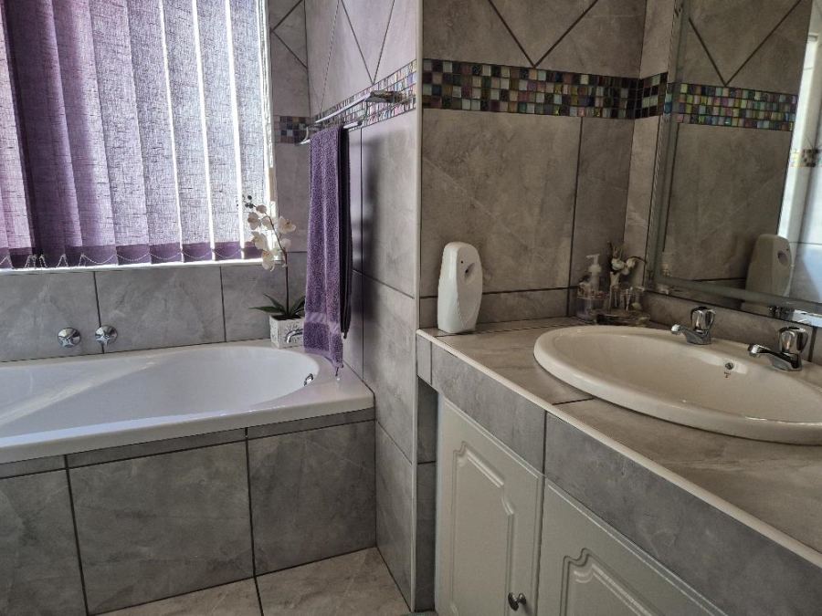 5 Bedroom Property for Sale in Sunward Park Gauteng