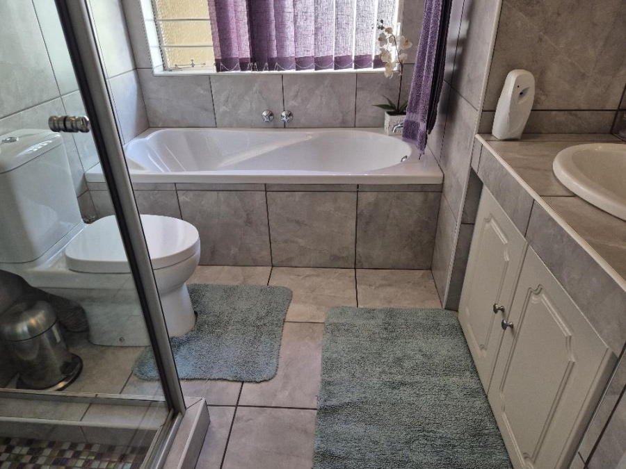 5 Bedroom Property for Sale in Sunward Park Gauteng