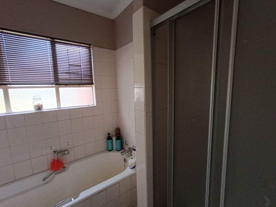 5 Bedroom Property for Sale in Wierda Park Gauteng