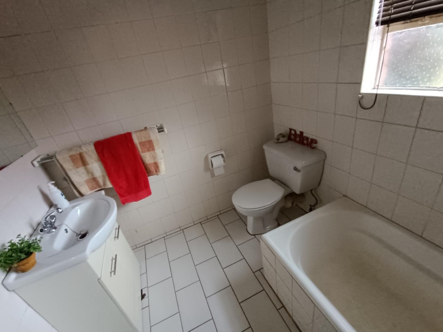 5 Bedroom Property for Sale in Wierda Park Gauteng