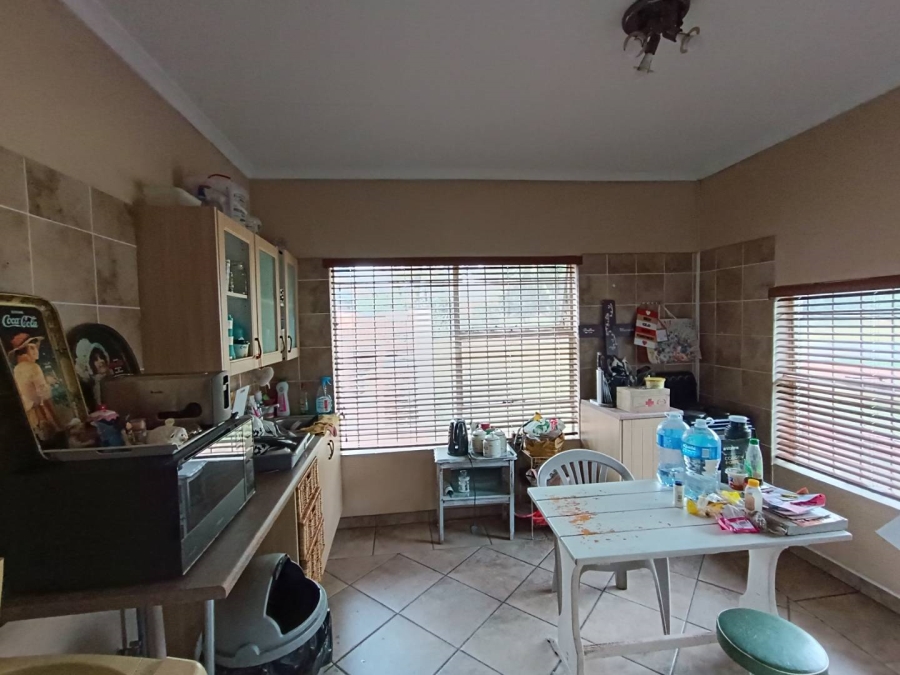 5 Bedroom Property for Sale in Wierda Park Gauteng