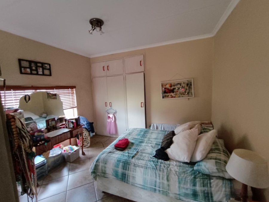 5 Bedroom Property for Sale in Wierda Park Gauteng