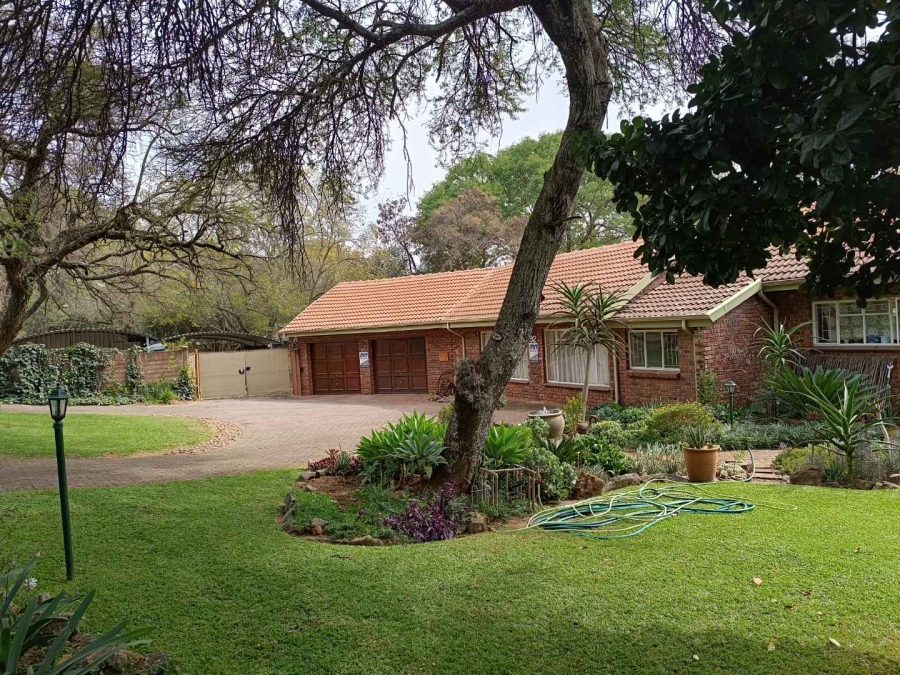 5 Bedroom Property for Sale in Wierdapark Gauteng