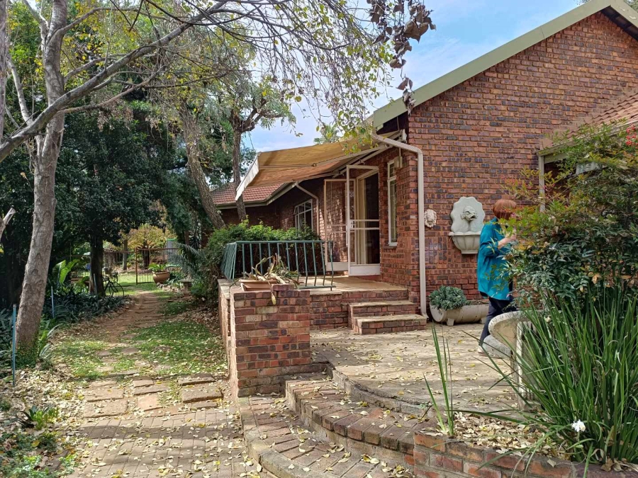 5 Bedroom Property for Sale in Wierdapark Gauteng