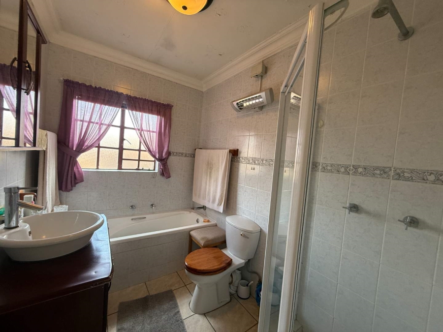 To Let 3 Bedroom Property for Rent in Weltevreden Park Gauteng