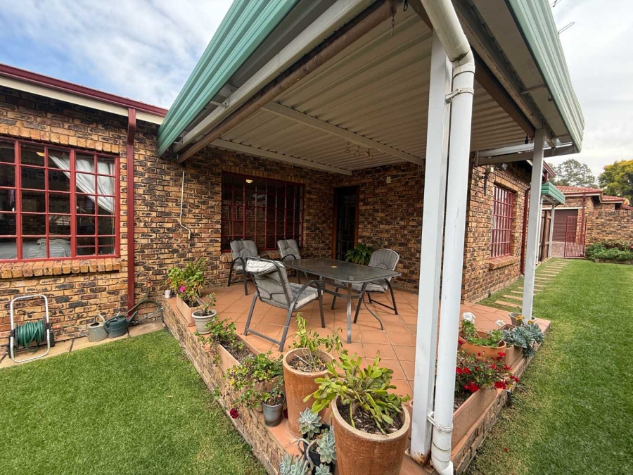 To Let 3 Bedroom Property for Rent in Weltevreden Park Gauteng