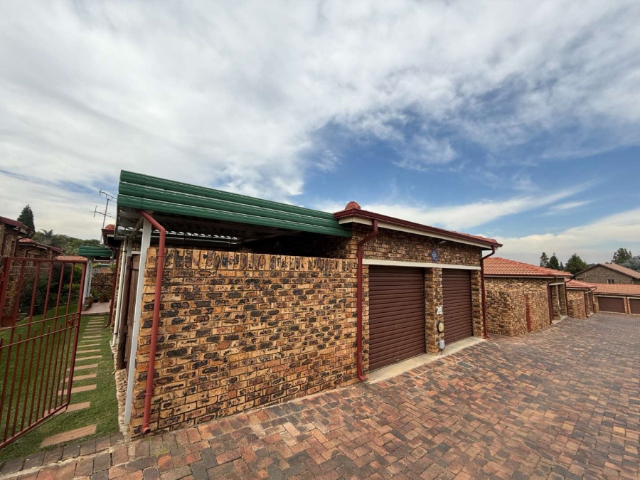 To Let 3 Bedroom Property for Rent in Weltevreden Park Gauteng