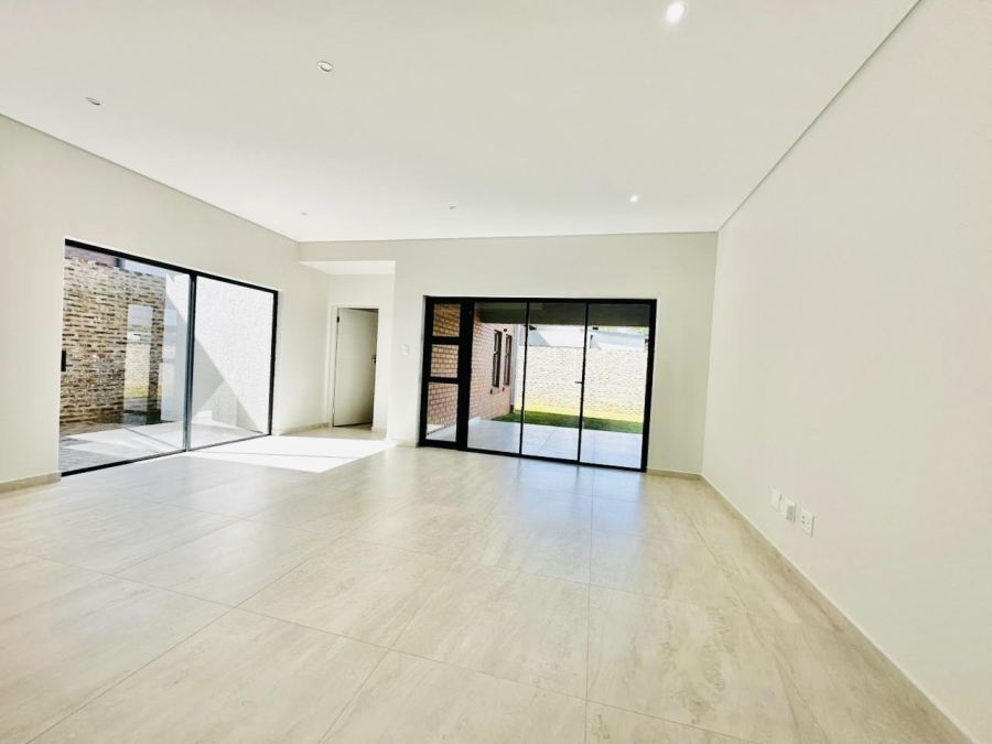 3 Bedroom Property for Sale in Blue Hills Gauteng