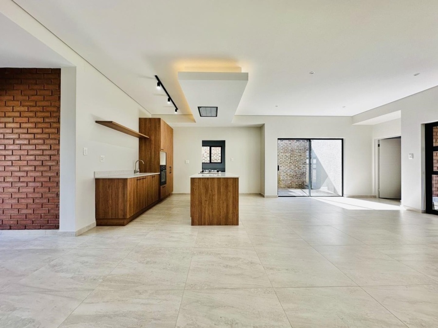 3 Bedroom Property for Sale in Blue Hills Gauteng