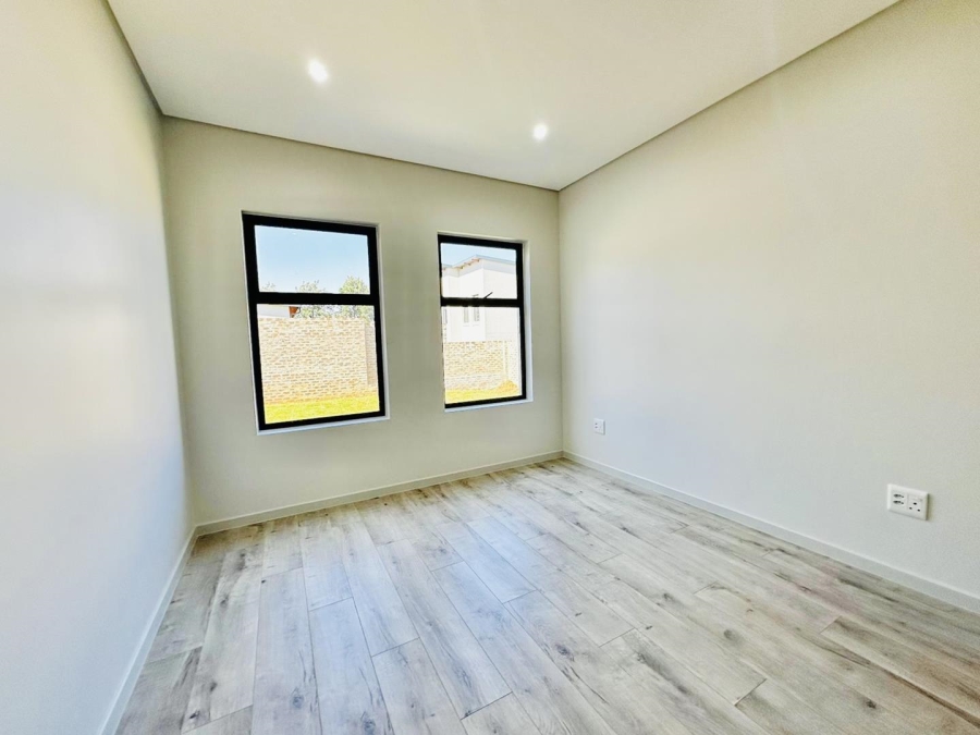 3 Bedroom Property for Sale in Blue Hills Gauteng