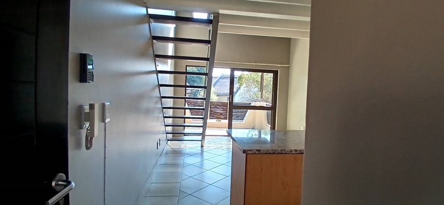 To Let 1 Bedroom Property for Rent in Douglasdale Gauteng