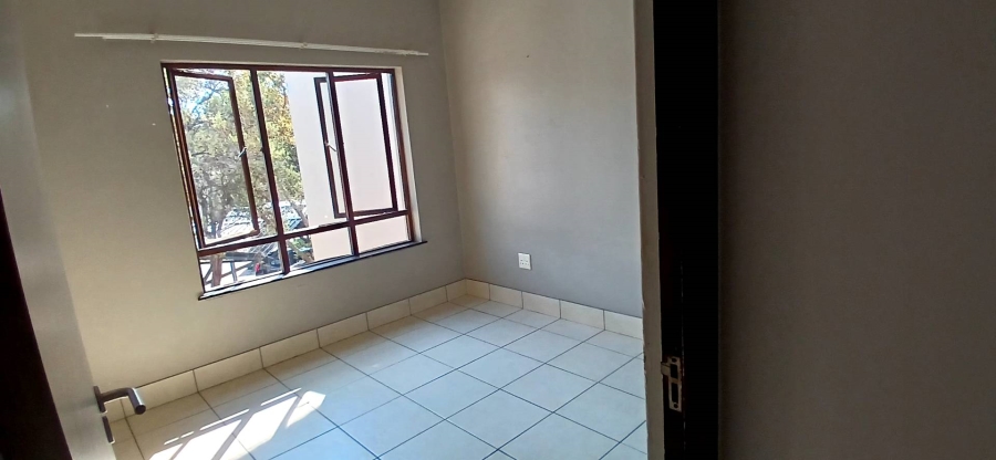 To Let 1 Bedroom Property for Rent in Douglasdale Gauteng