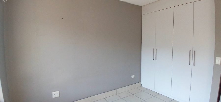To Let 1 Bedroom Property for Rent in Douglasdale Gauteng