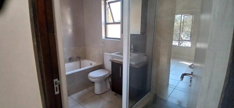 To Let 1 Bedroom Property for Rent in Douglasdale Gauteng