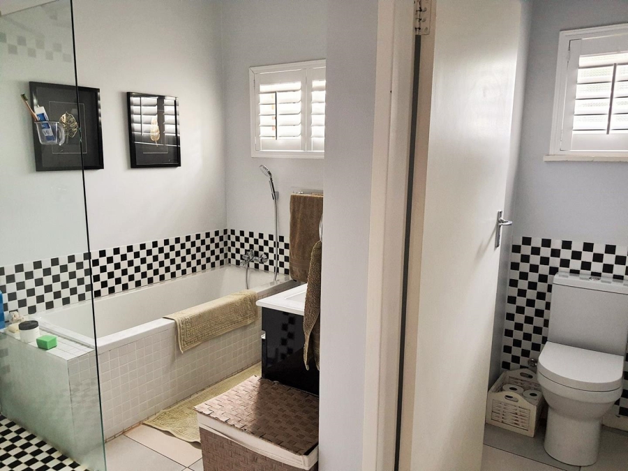 5 Bedroom Property for Sale in Franklin Roosevelt Park Gauteng