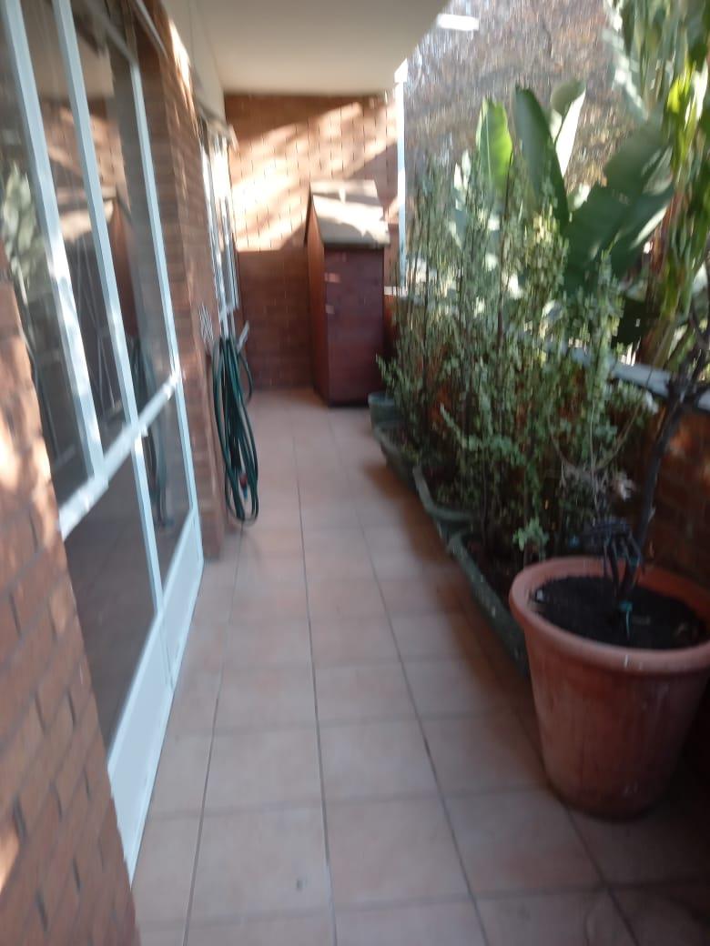 To Let 2 Bedroom Property for Rent in Blairgowrie Gauteng