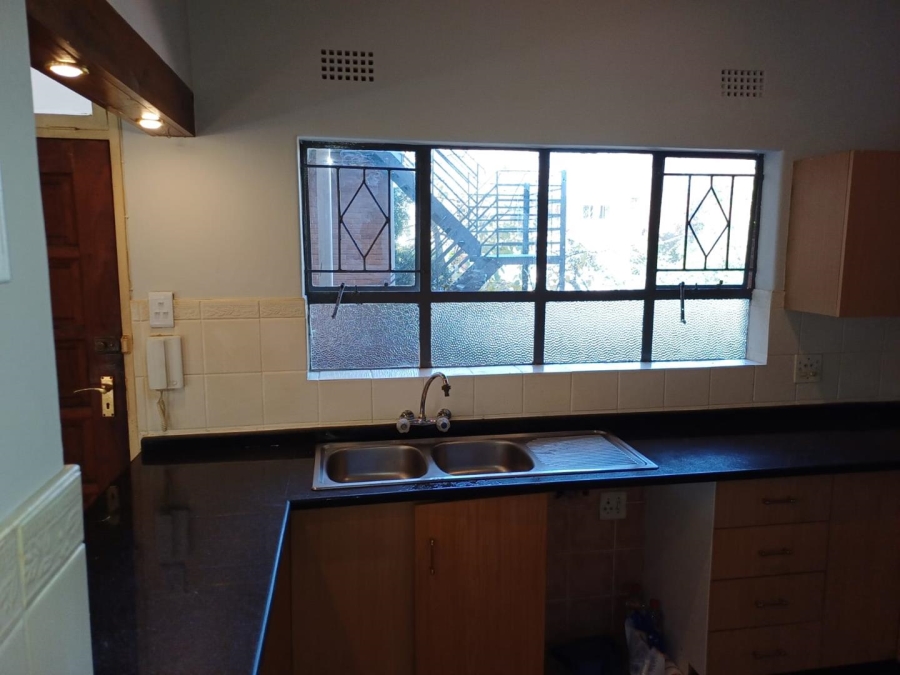 To Let 2 Bedroom Property for Rent in Blairgowrie Gauteng