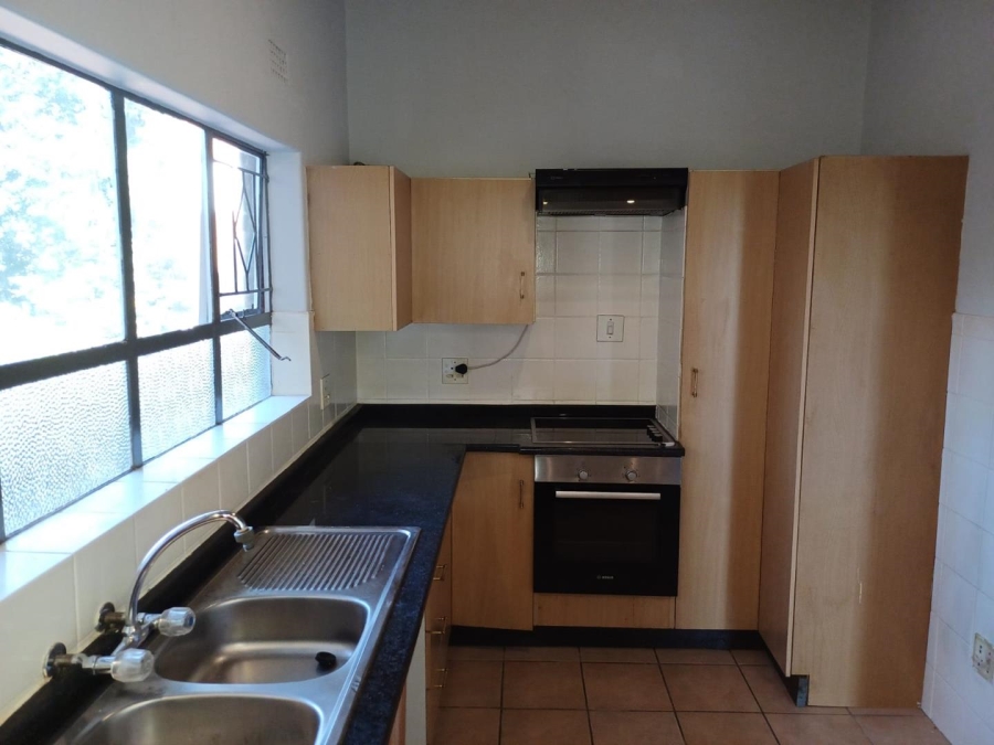 To Let 2 Bedroom Property for Rent in Blairgowrie Gauteng