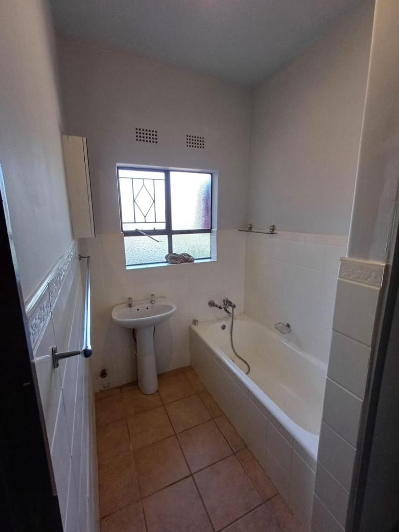 To Let 2 Bedroom Property for Rent in Blairgowrie Gauteng