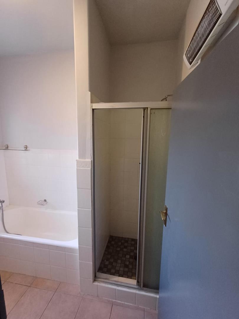 To Let 2 Bedroom Property for Rent in Blairgowrie Gauteng
