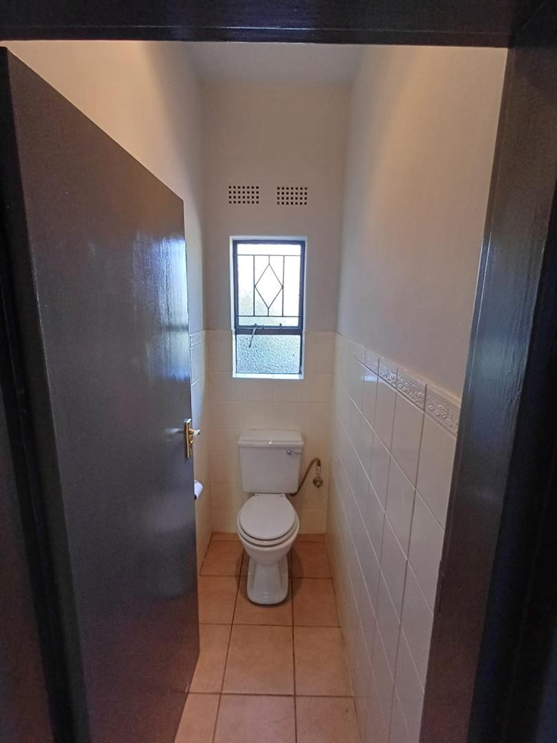 To Let 2 Bedroom Property for Rent in Blairgowrie Gauteng