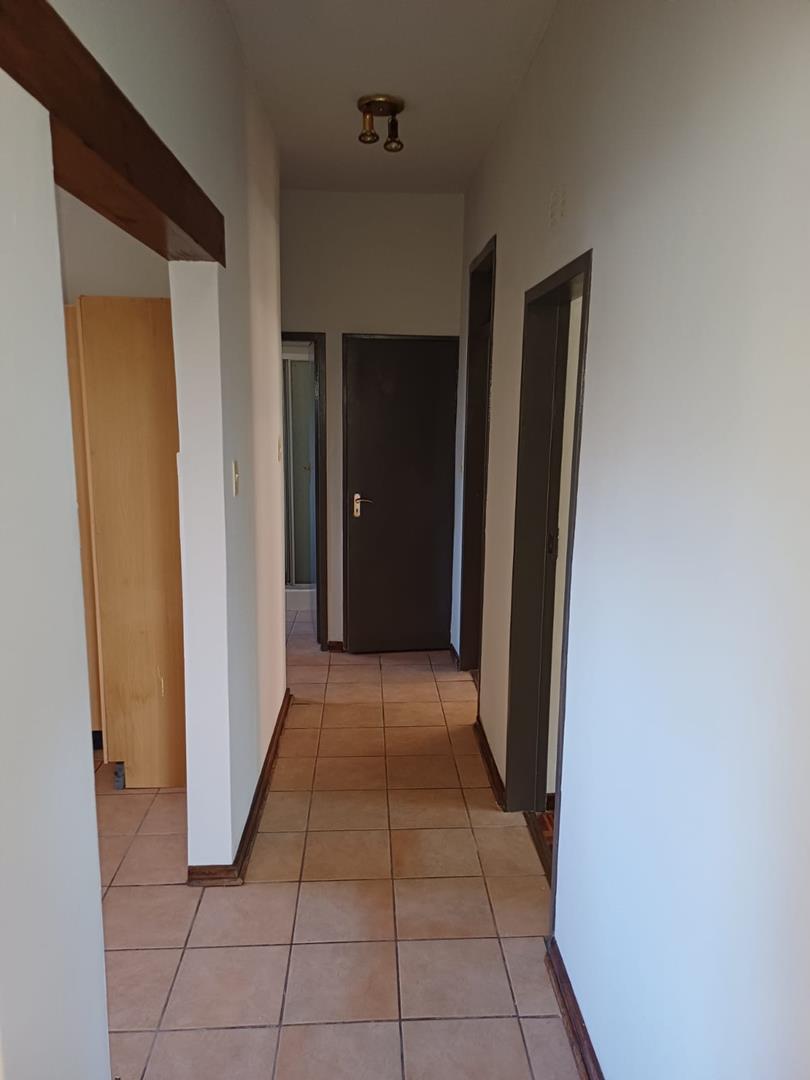 To Let 2 Bedroom Property for Rent in Blairgowrie Gauteng