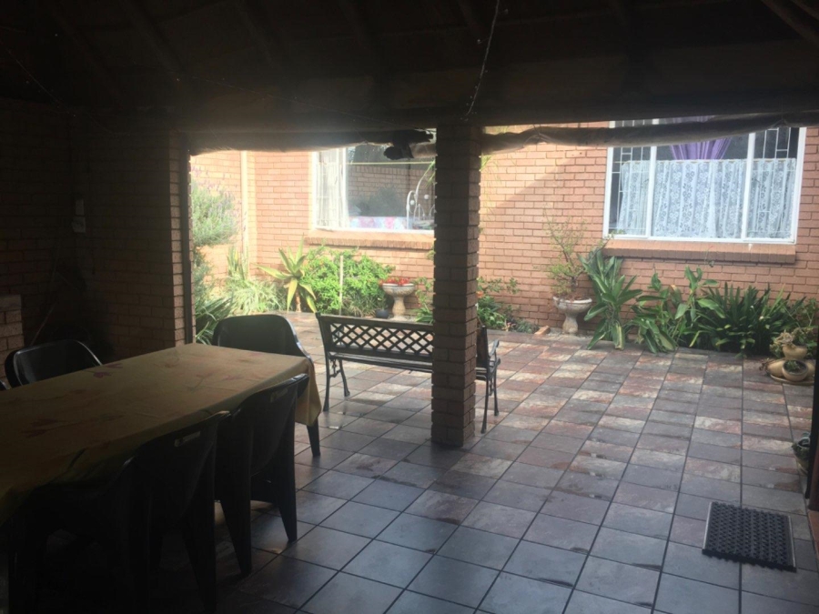 7 Bedroom Property for Sale in The Reeds Gauteng